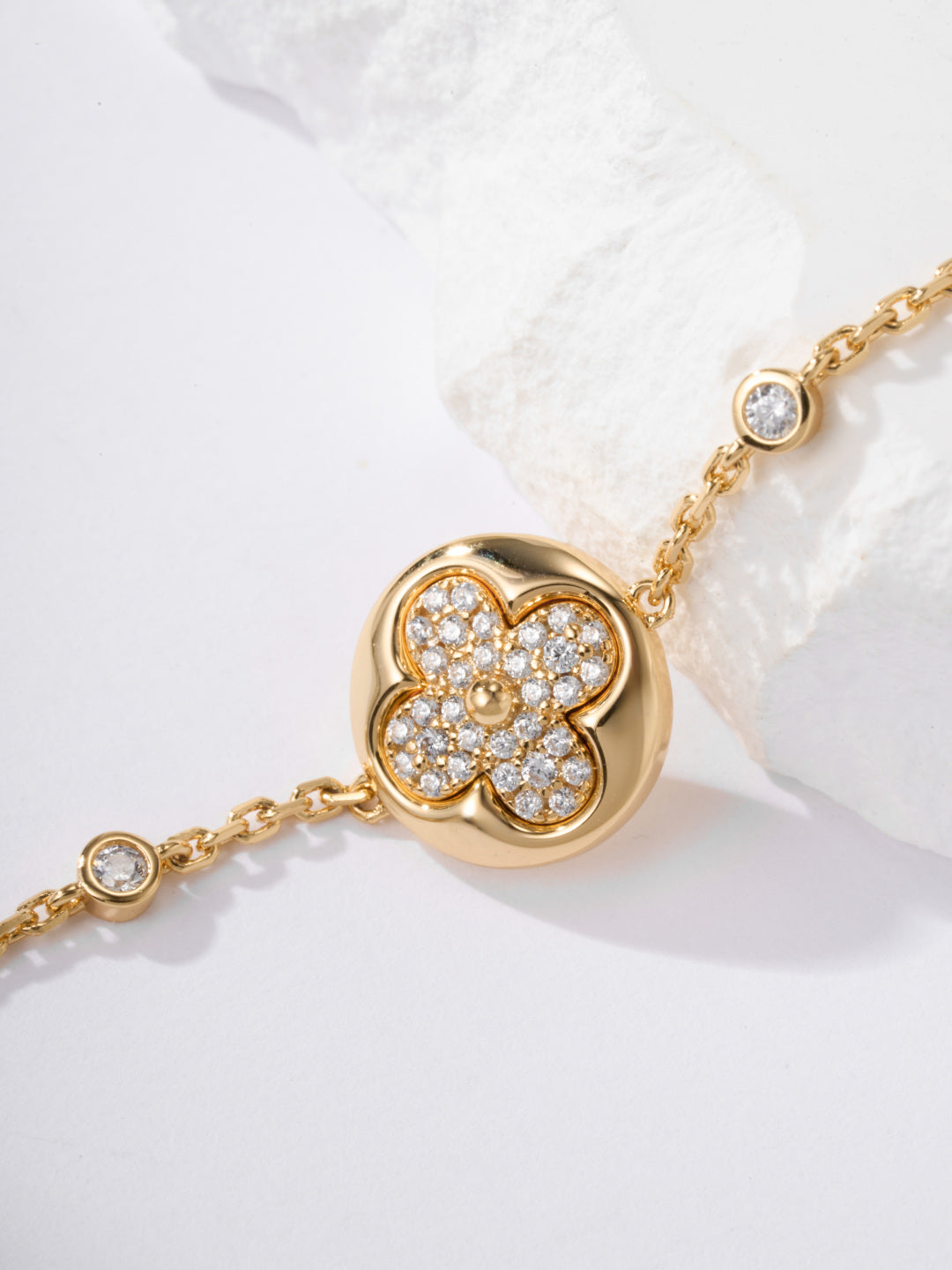 New Fashion Luxury Exquisite Women's Monogram Flower Bracelet