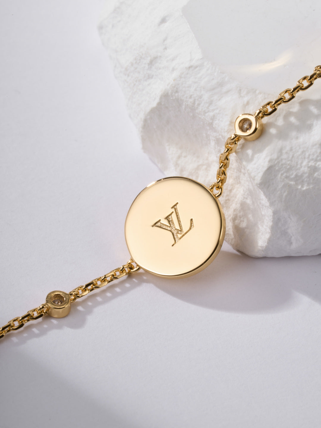New Fashion Luxury Exquisite Women's Monogram Flower Bracelet