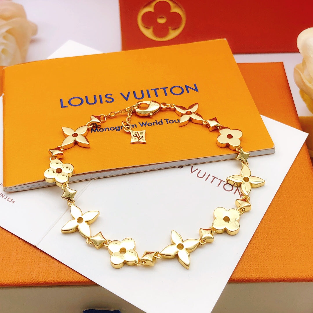 New Fashion Luxury Exquisite Women's  Flower studded diamond bracelet