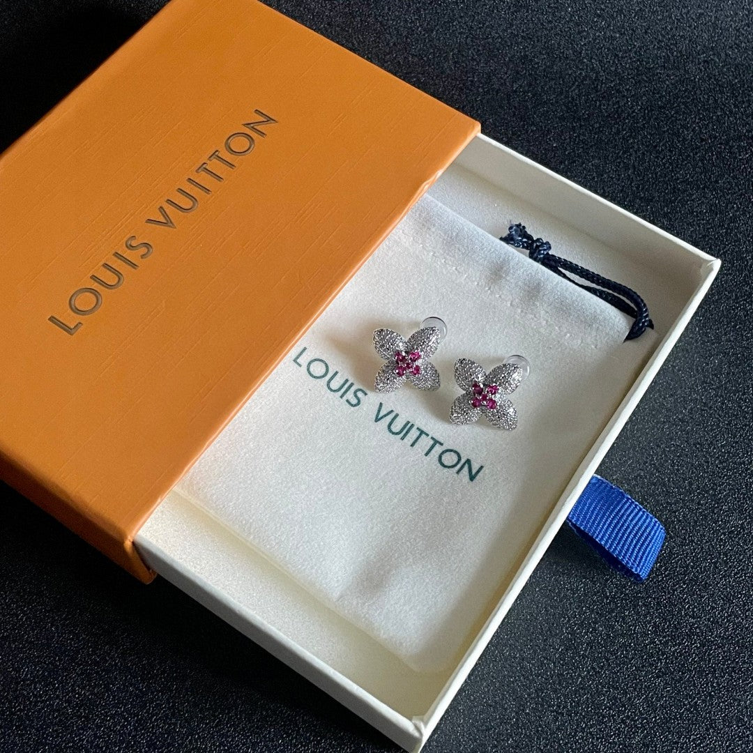 New Fashion light luxuries Exquisite Women's  Diamond studded classic presbyopia earrings