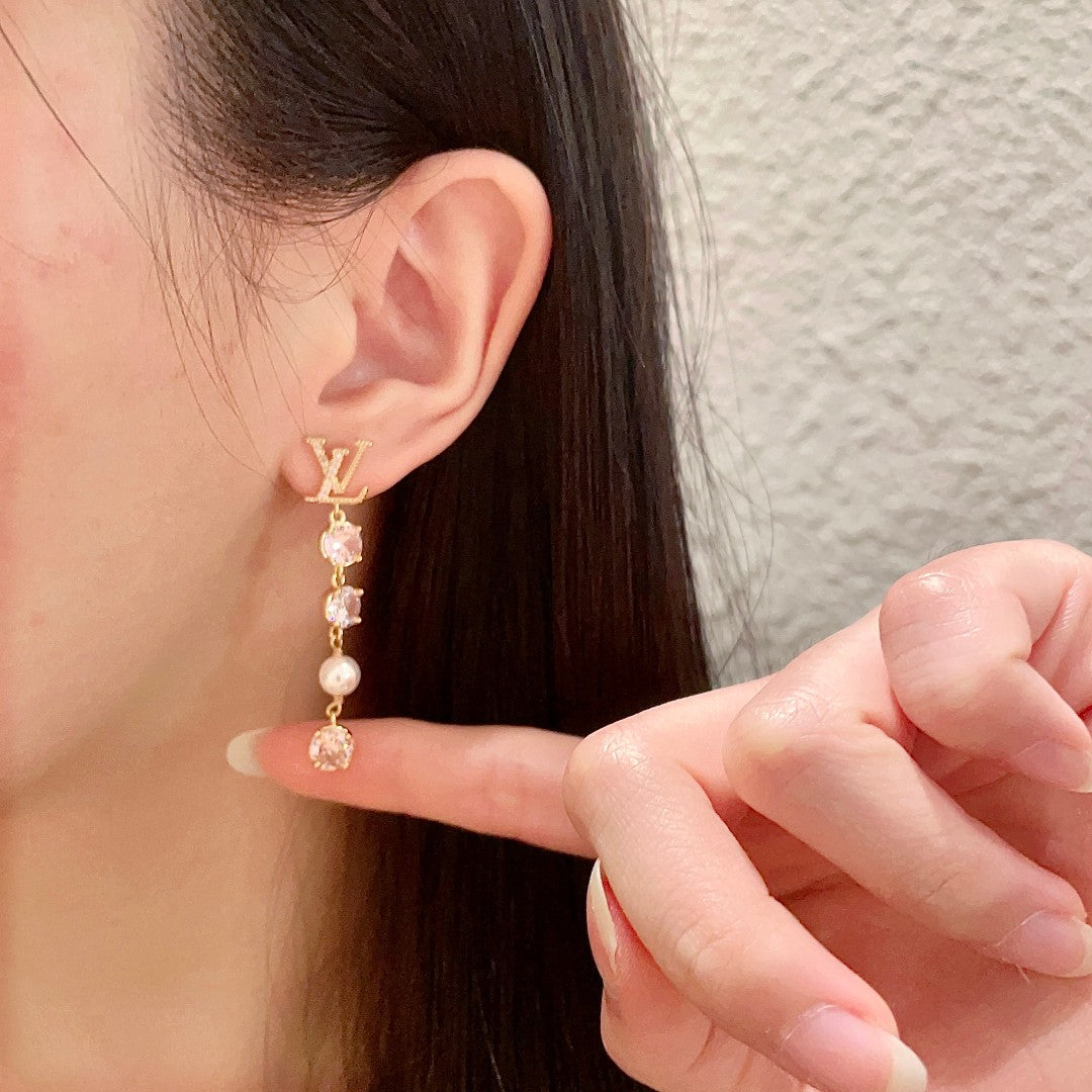 New Fashion light luxuries Exquisite Women's  Diamond studded classic presbyopia earrings