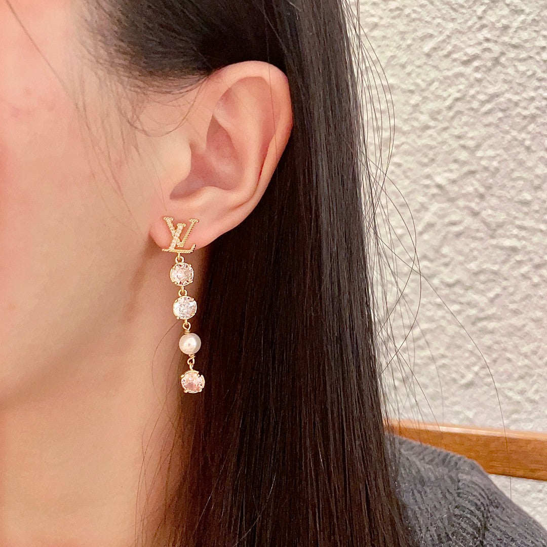 New Fashion light luxuries Exquisite Women's  Diamond studded classic presbyopia earrings
