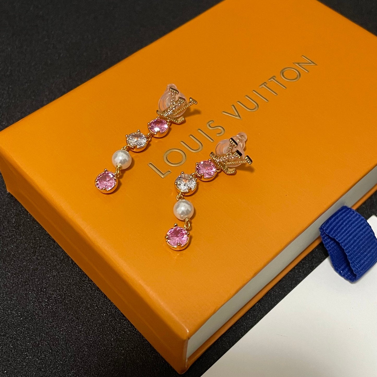 New Fashion light luxuries Exquisite Women's  Diamond studded classic presbyopia earrings