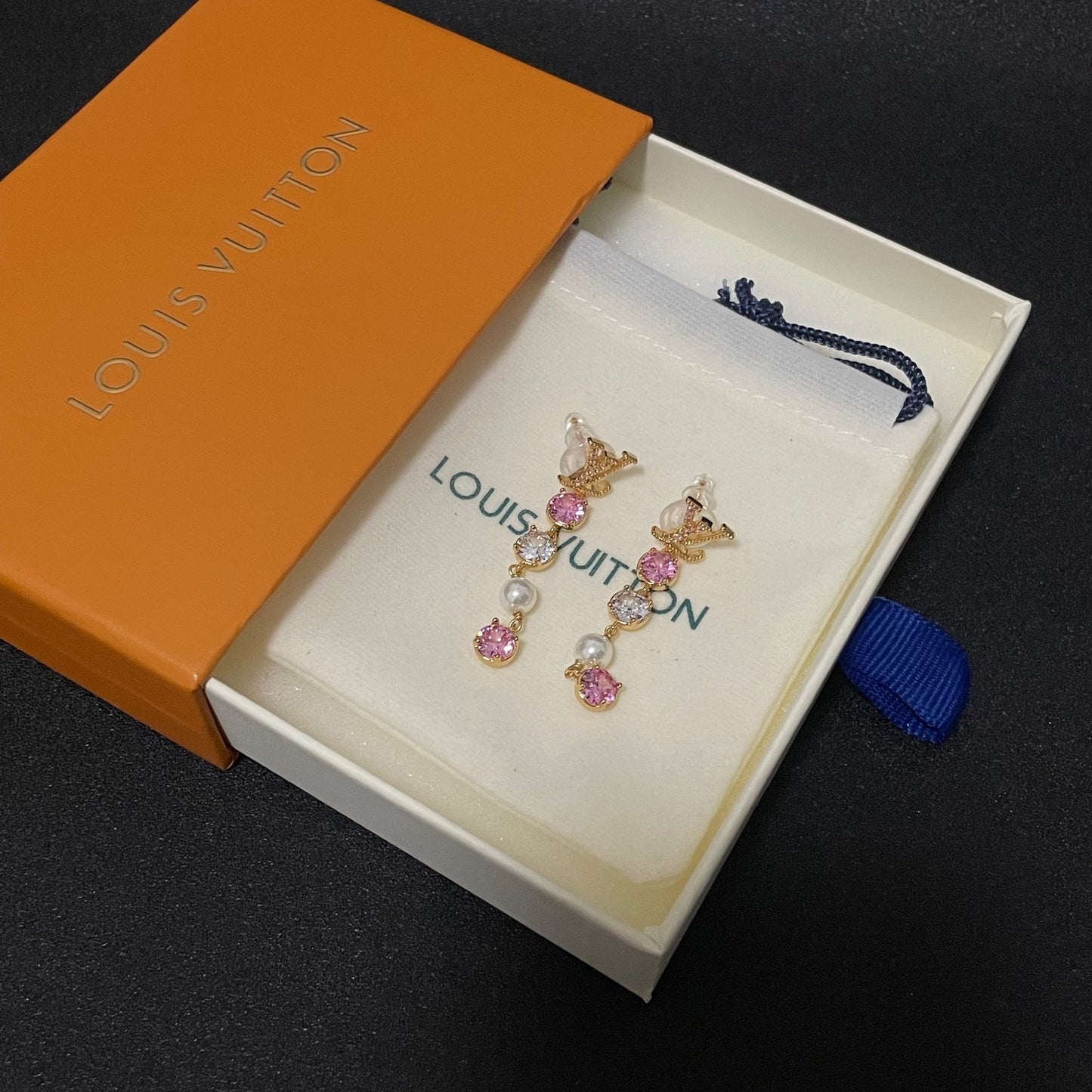New Fashion light luxuries Exquisite Women's  Diamond studded classic presbyopia earrings