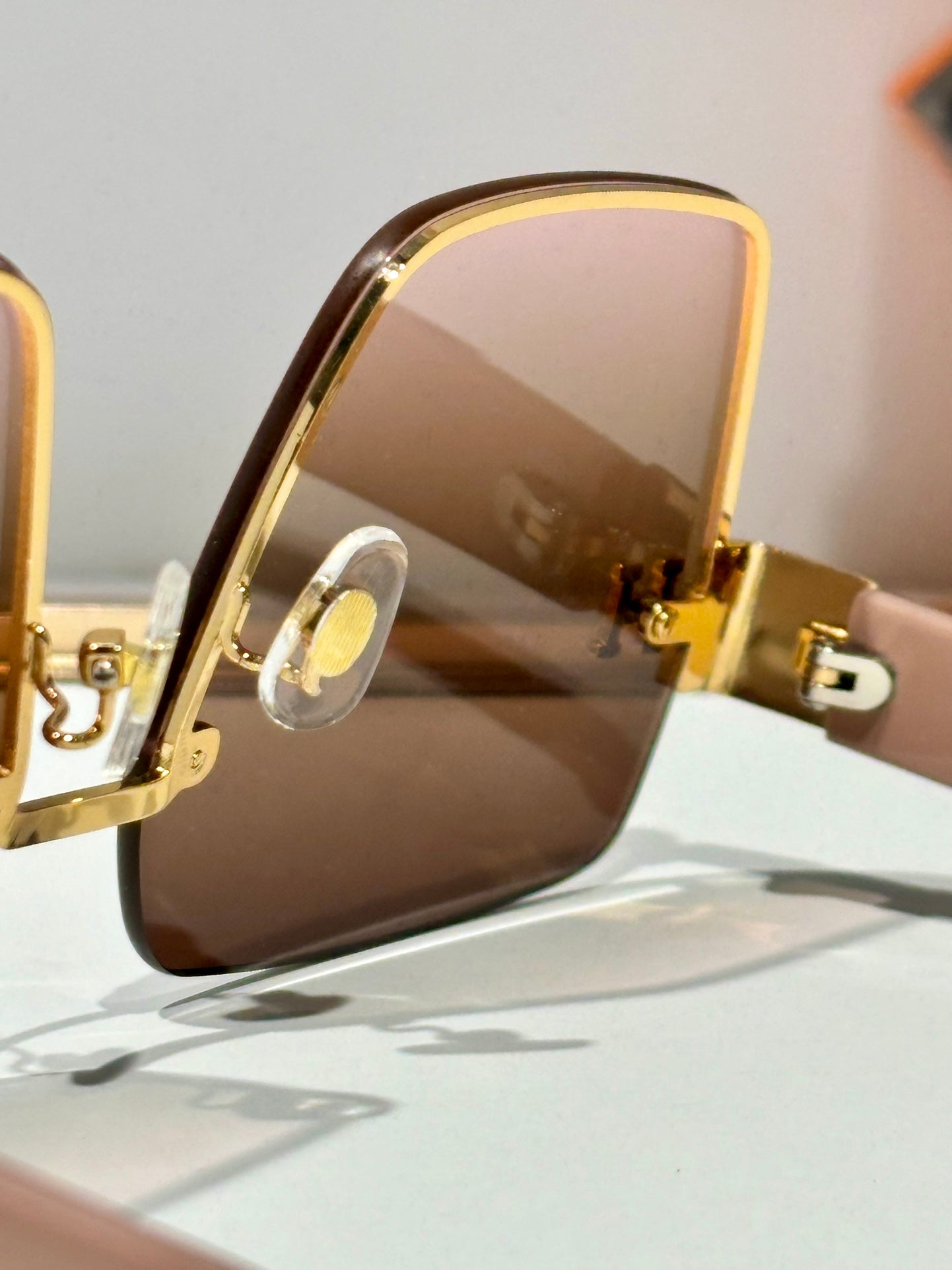 New trendy classic  lightweight and comfortable sunglasses