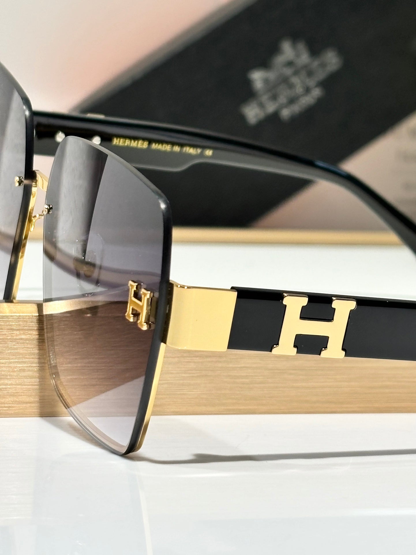New trendy classic  lightweight and comfortable sunglasses