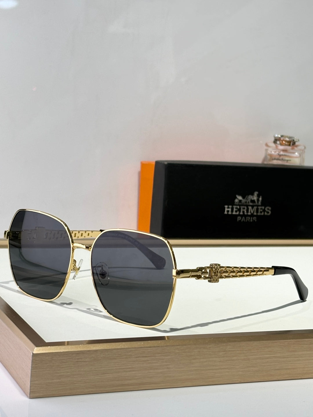 New trendy classic  lightweight and comfortable sunglasses