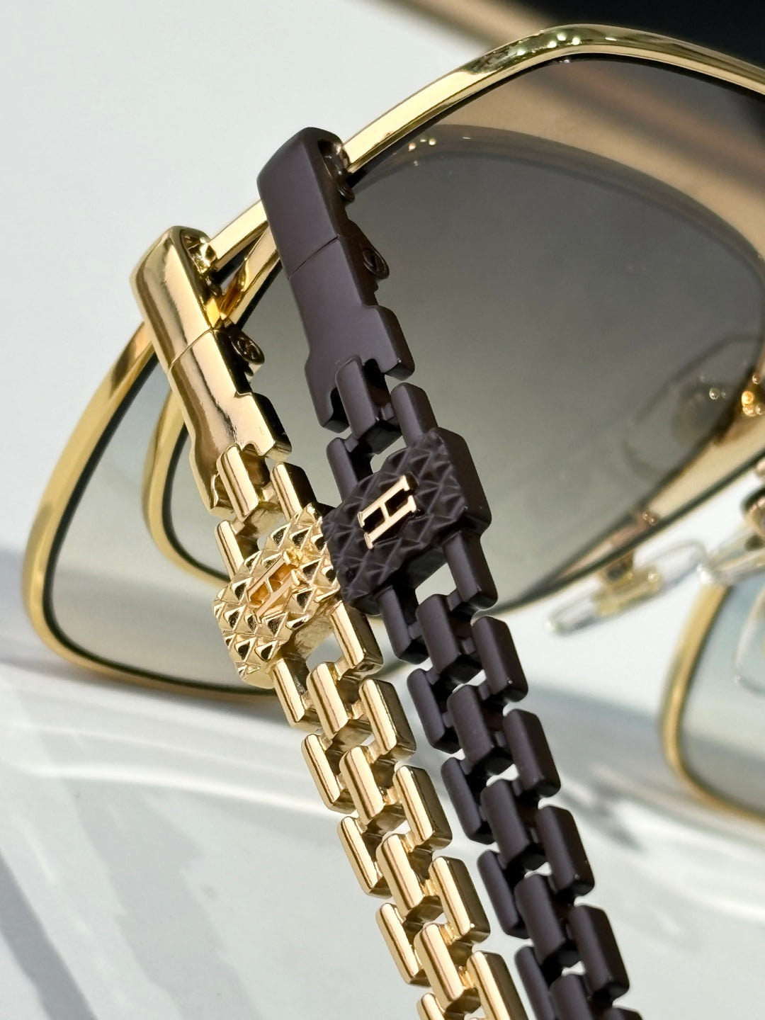 New trendy classic  lightweight and comfortable sunglasses