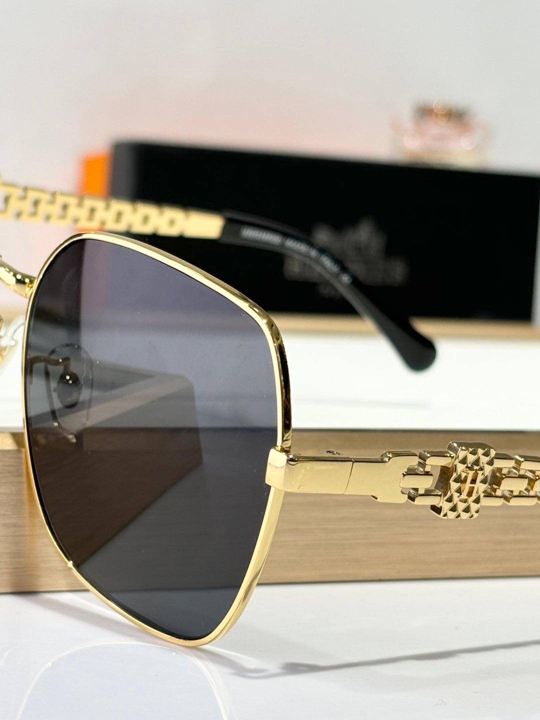 New trendy classic  lightweight and comfortable sunglasses
