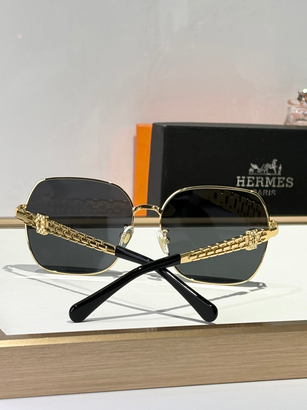New trendy classic  lightweight and comfortable sunglasses