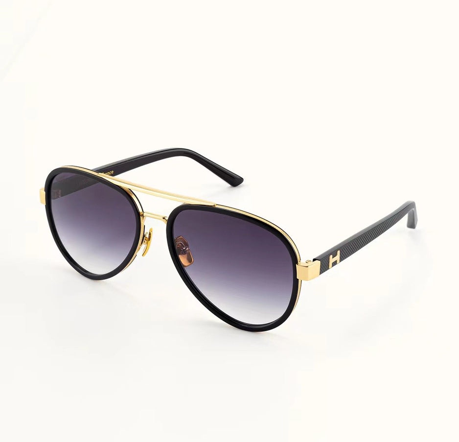 New trendy classic  lightweight and comfortable sunglasses