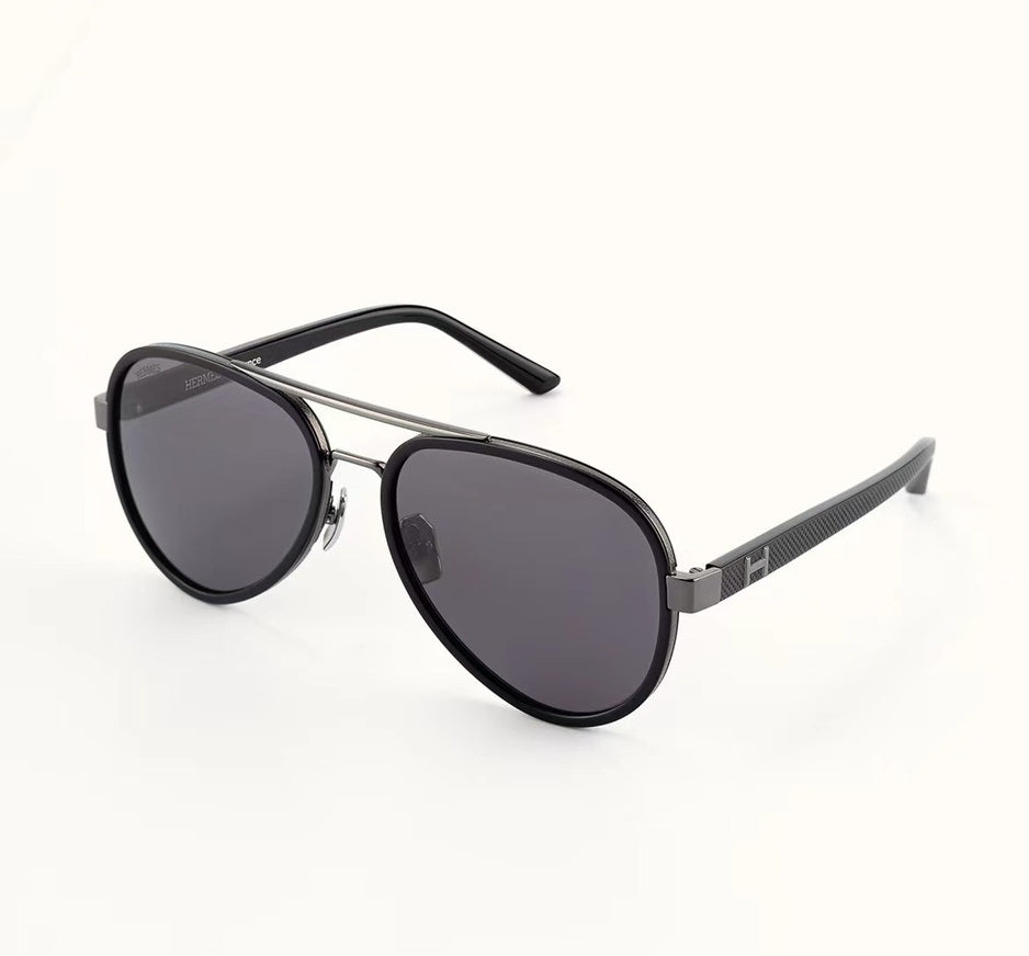 New trendy classic  lightweight and comfortable sunglasses