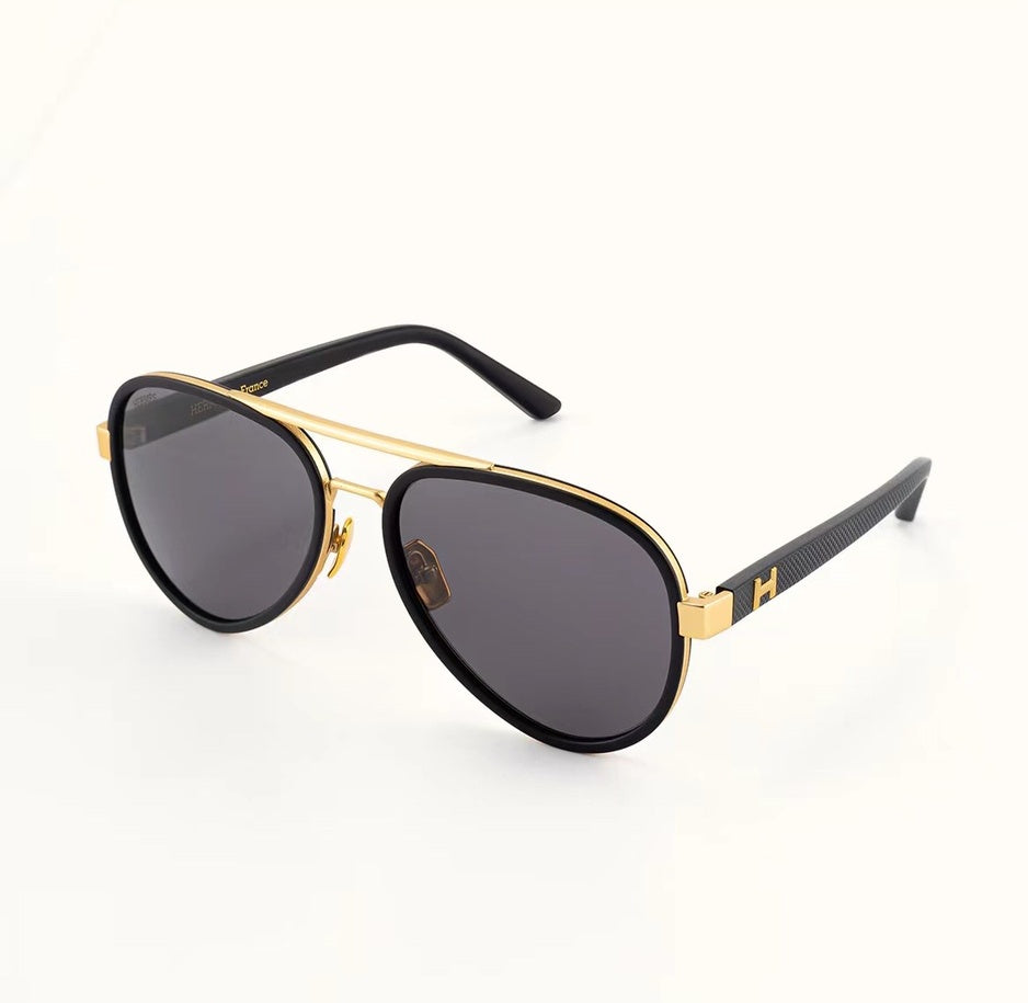 New trendy classic  lightweight and comfortable sunglasses
