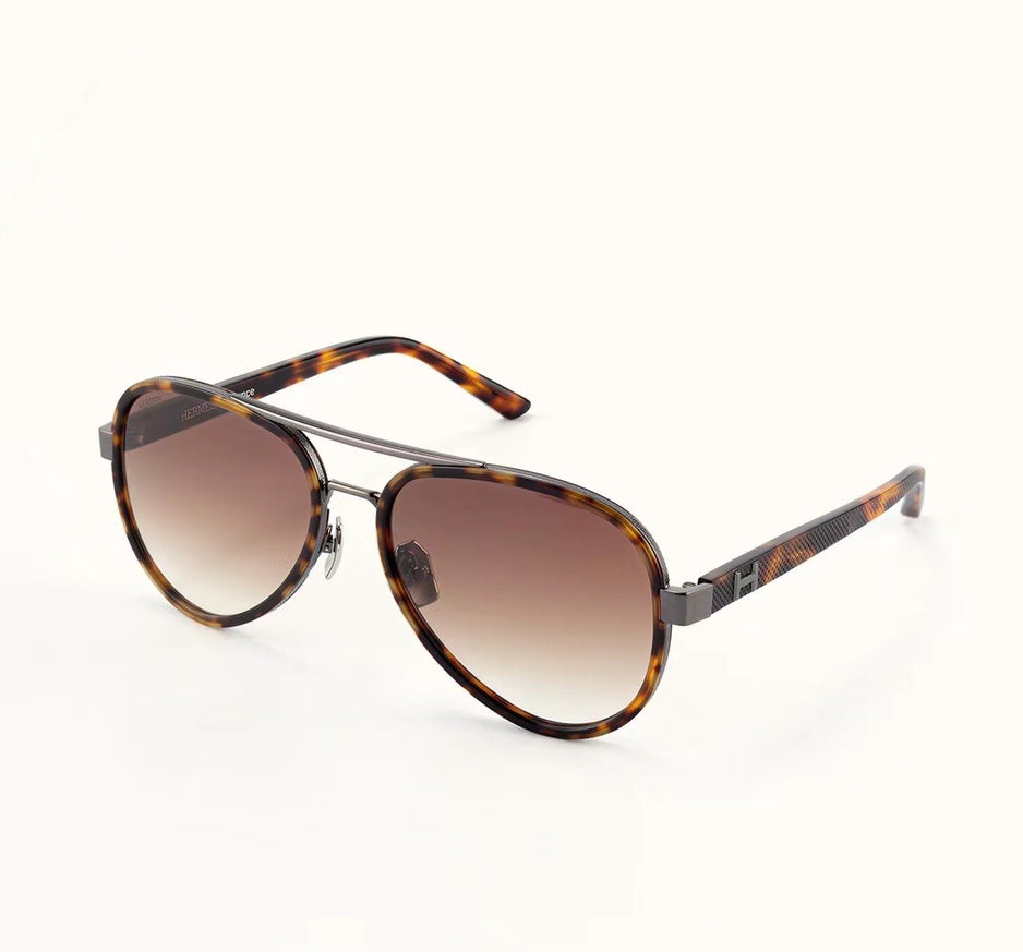 New trendy classic  lightweight and comfortable sunglasses