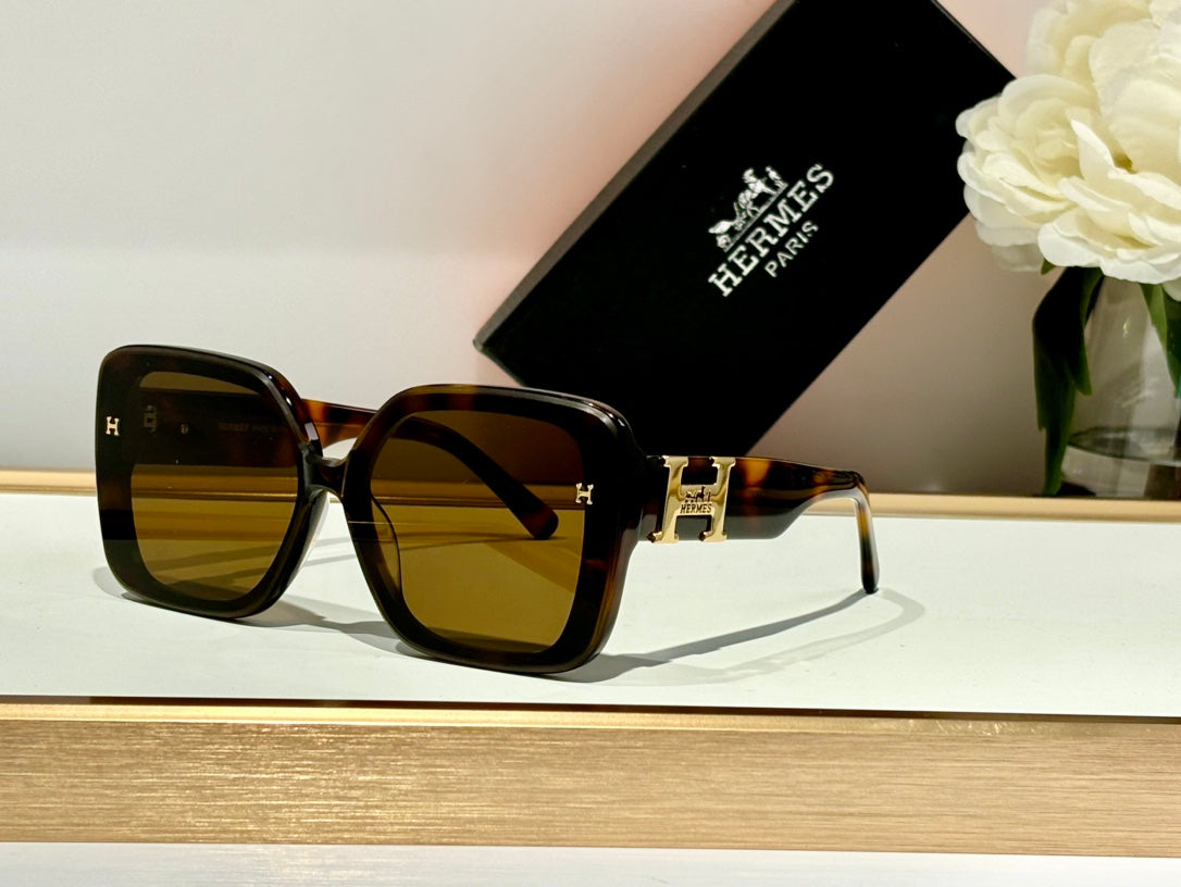 New trendy classic  lightweight and comfortable sunglasses