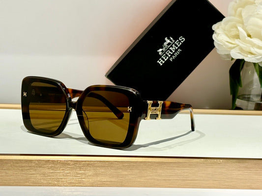 New trendy classic  lightweight and comfortable sunglasses