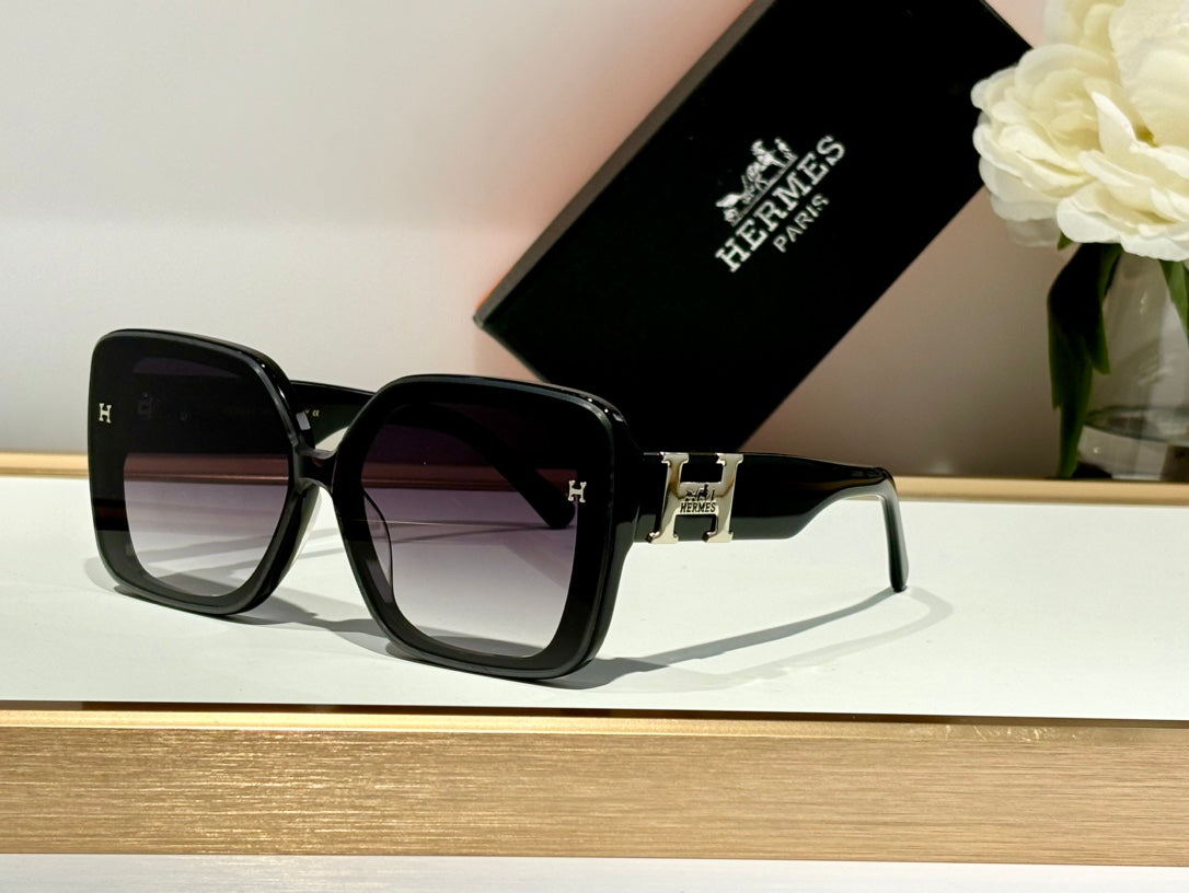 New trendy classic  lightweight and comfortable sunglasses
