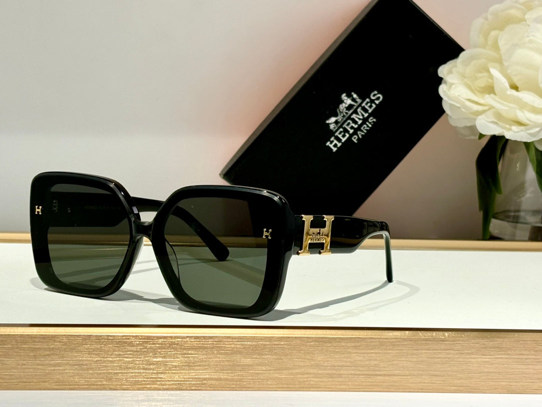 New trendy classic  lightweight and comfortable sunglasses