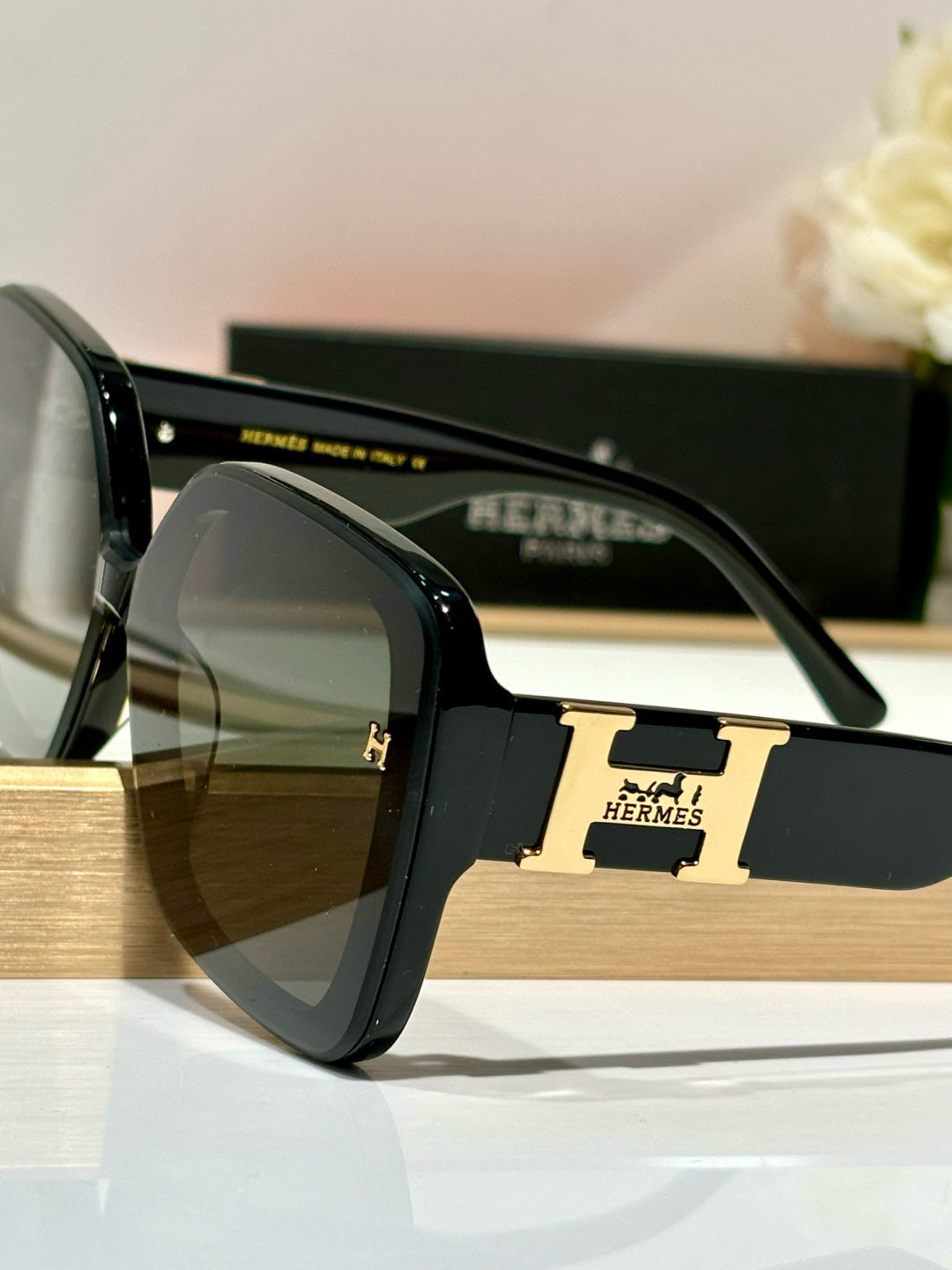 New trendy classic  lightweight and comfortable sunglasses