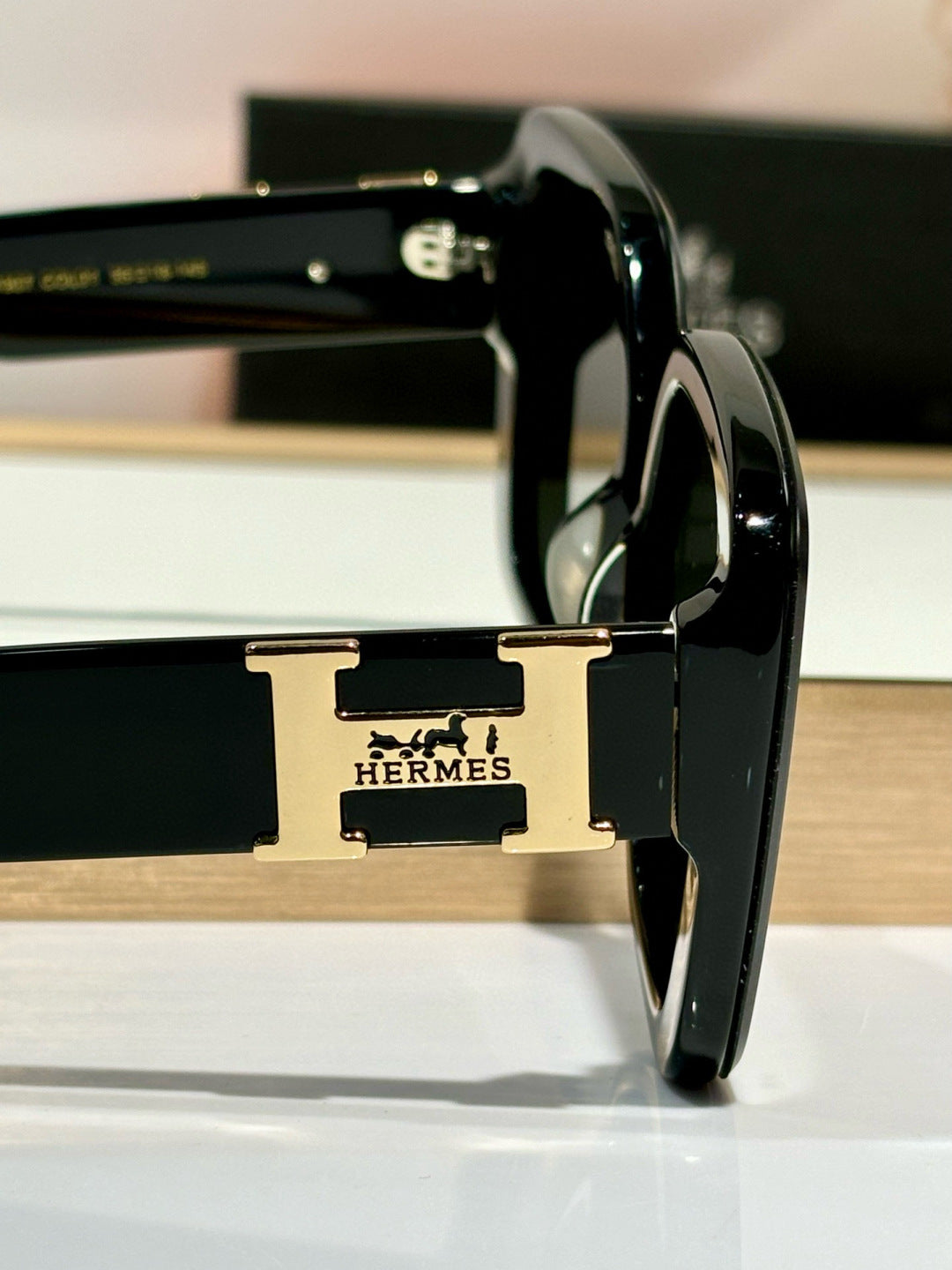 New trendy classic  lightweight and comfortable sunglasses