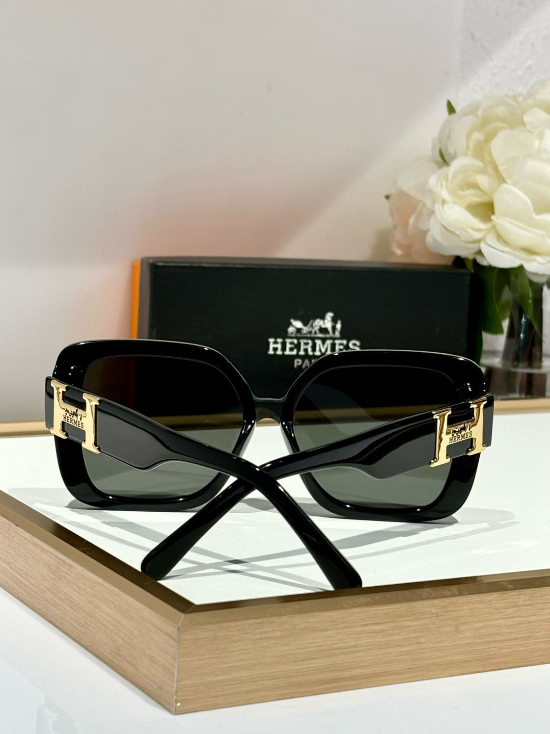 New trendy classic  lightweight and comfortable sunglasses