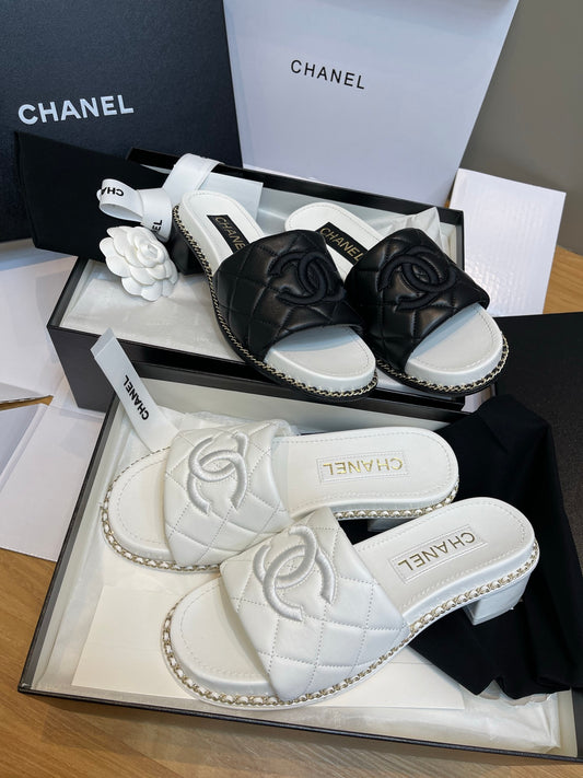 New luxury fashion Lingge Double C 𝐥𝐨𝐠𝐨 Medium Thick Heel Slippers 5cm