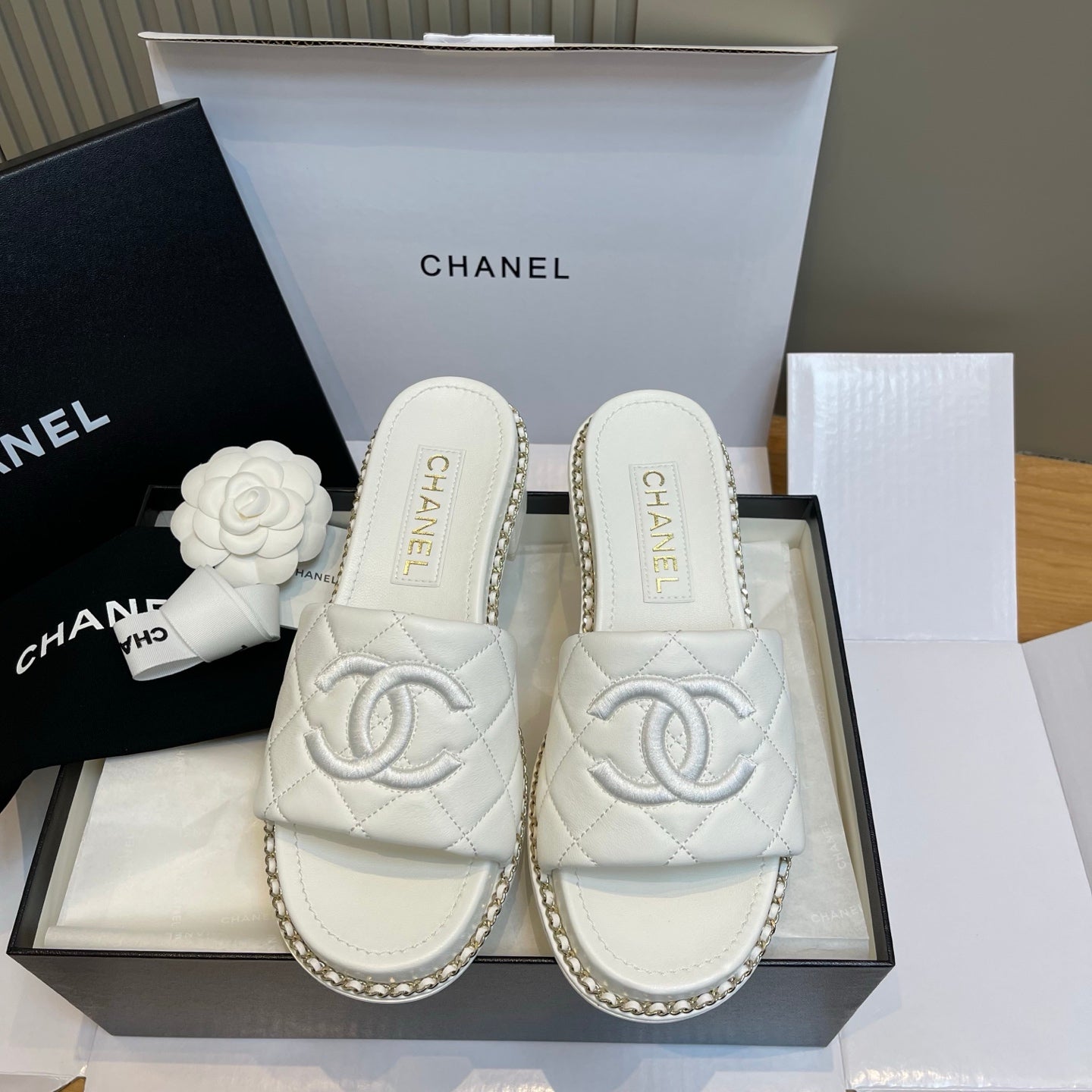 New luxury fashion Lingge Double C 𝐥𝐨𝐠𝐨 Medium Thick Heel Slippers 5cm