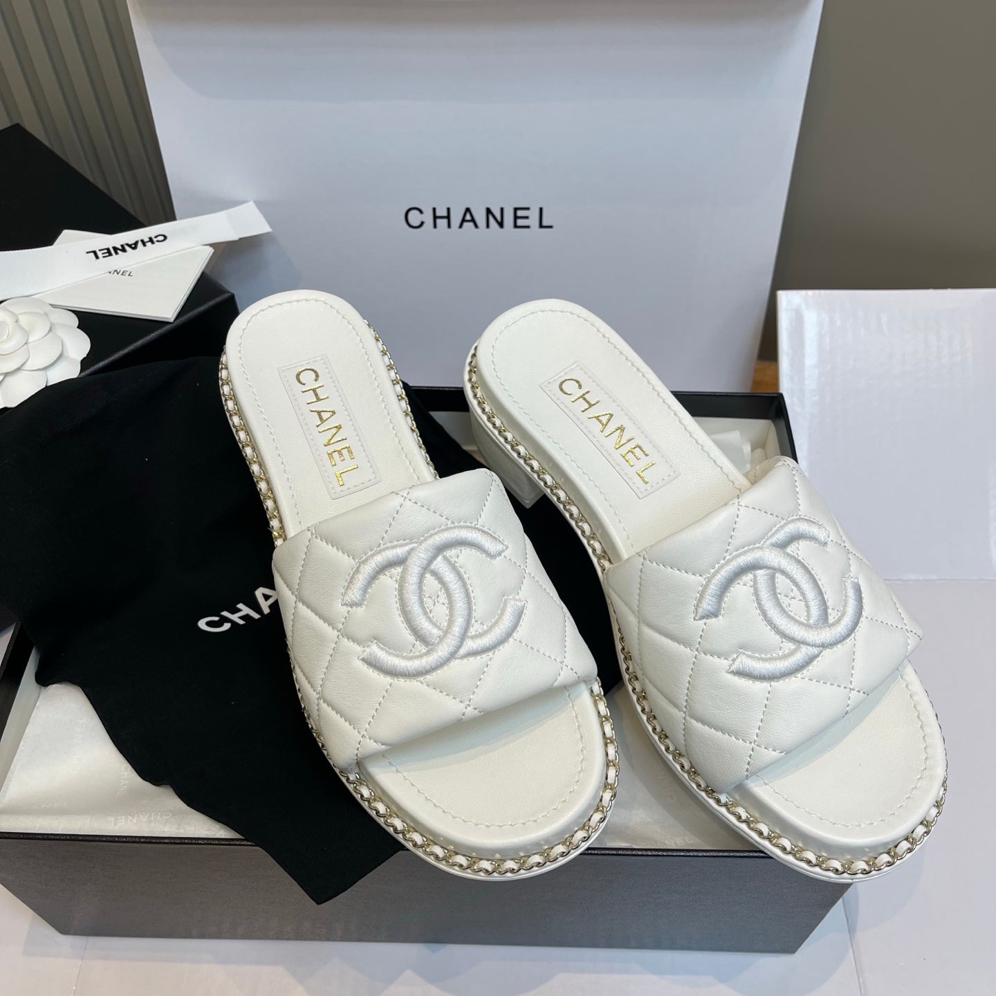 New luxury fashion Lingge Double C 𝐥𝐨𝐠𝐨 Medium Thick Heel Slippers 5cm