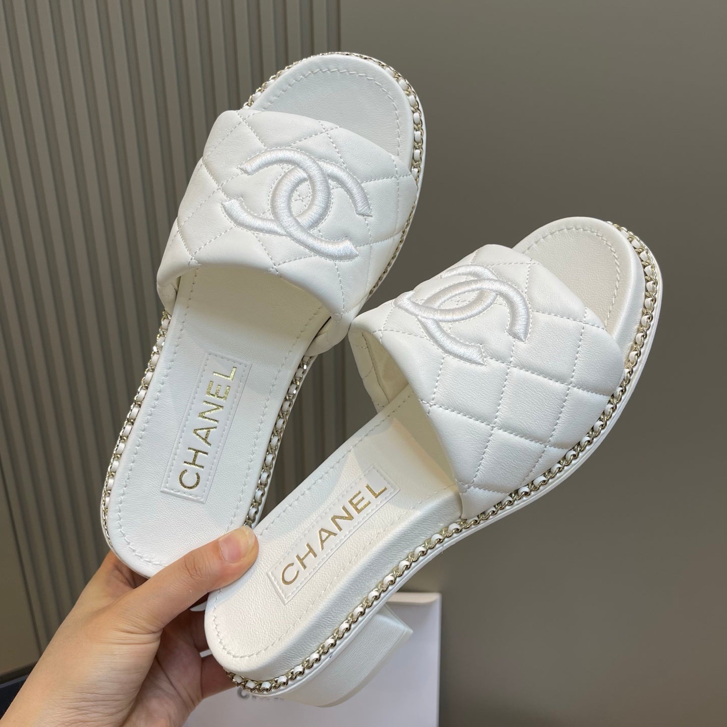 New luxury fashion Lingge Double C 𝐥𝐨𝐠𝐨 Medium Thick Heel Slippers 5cm