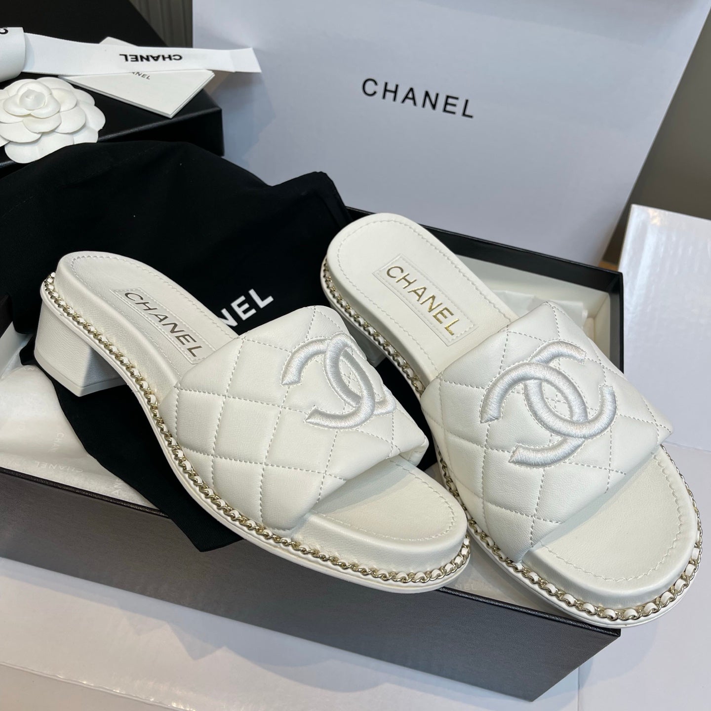 New luxury fashion Lingge Double C 𝐥𝐨𝐠𝐨 Medium Thick Heel Slippers 5cm