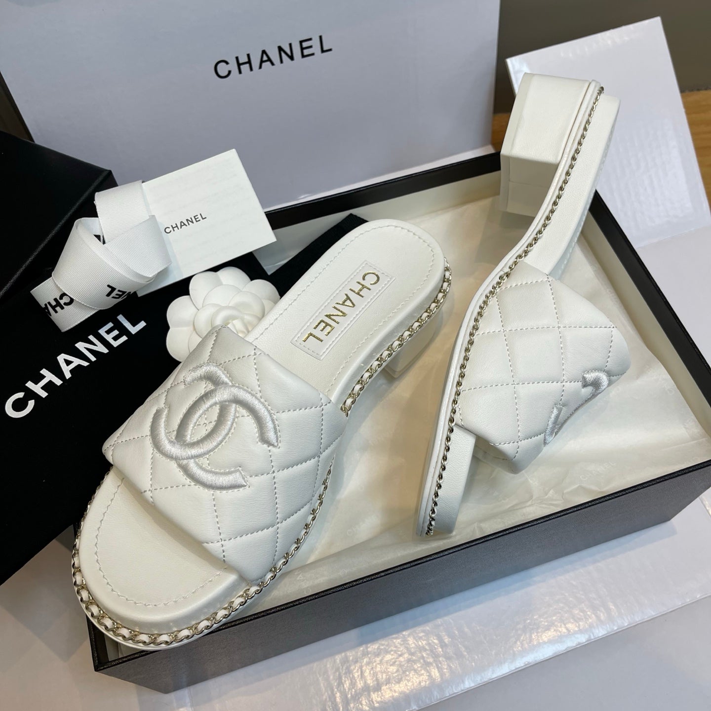 New luxury fashion Lingge Double C 𝐥𝐨𝐠𝐨 Medium Thick Heel Slippers 5cm