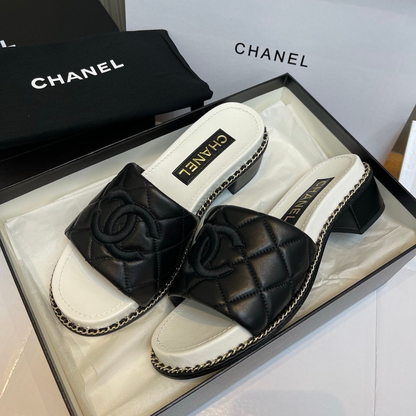 New luxury fashion Lingge Double C 𝐥𝐨𝐠𝐨 Medium Thick Heel Slippers 5cm