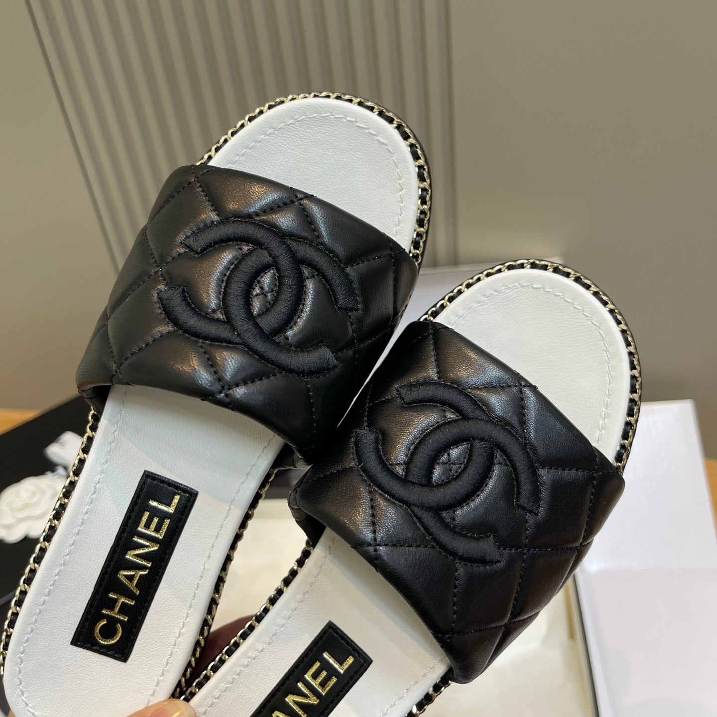 New luxury fashion Lingge Double C 𝐥𝐨𝐠𝐨 Medium Thick Heel Slippers 5cm