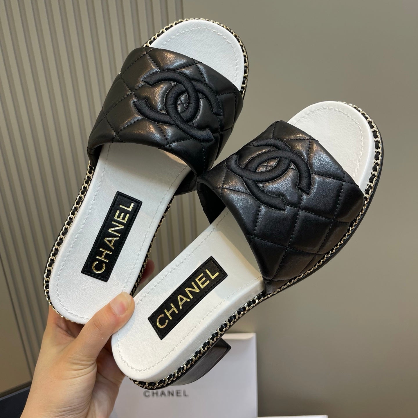 New luxury fashion Lingge Double C 𝐥𝐨𝐠𝐨 Medium Thick Heel Slippers 5cm