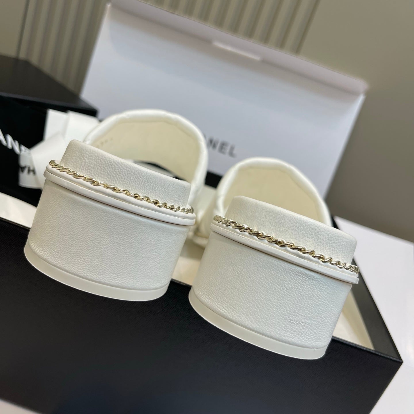 New luxury fashion Lingge Double C 𝐥𝐨𝐠𝐨 Medium Thick Heel Slippers 5cm