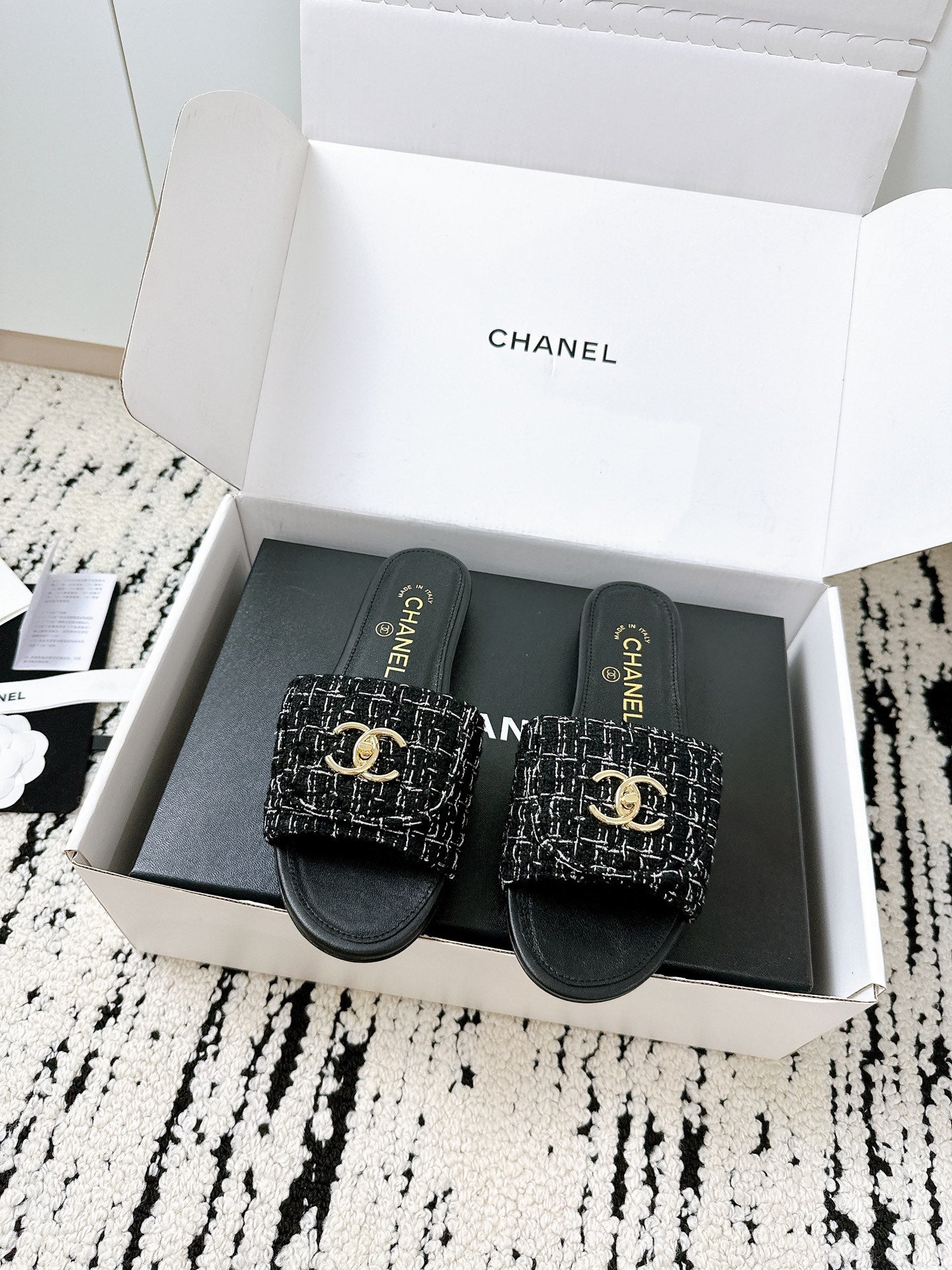 New luxury fashion Double C "logo" sandals
