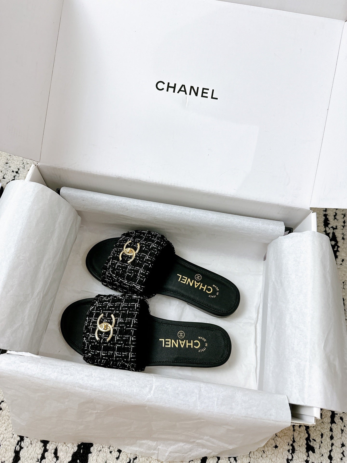 New luxury fashion Double C "logo" sandals