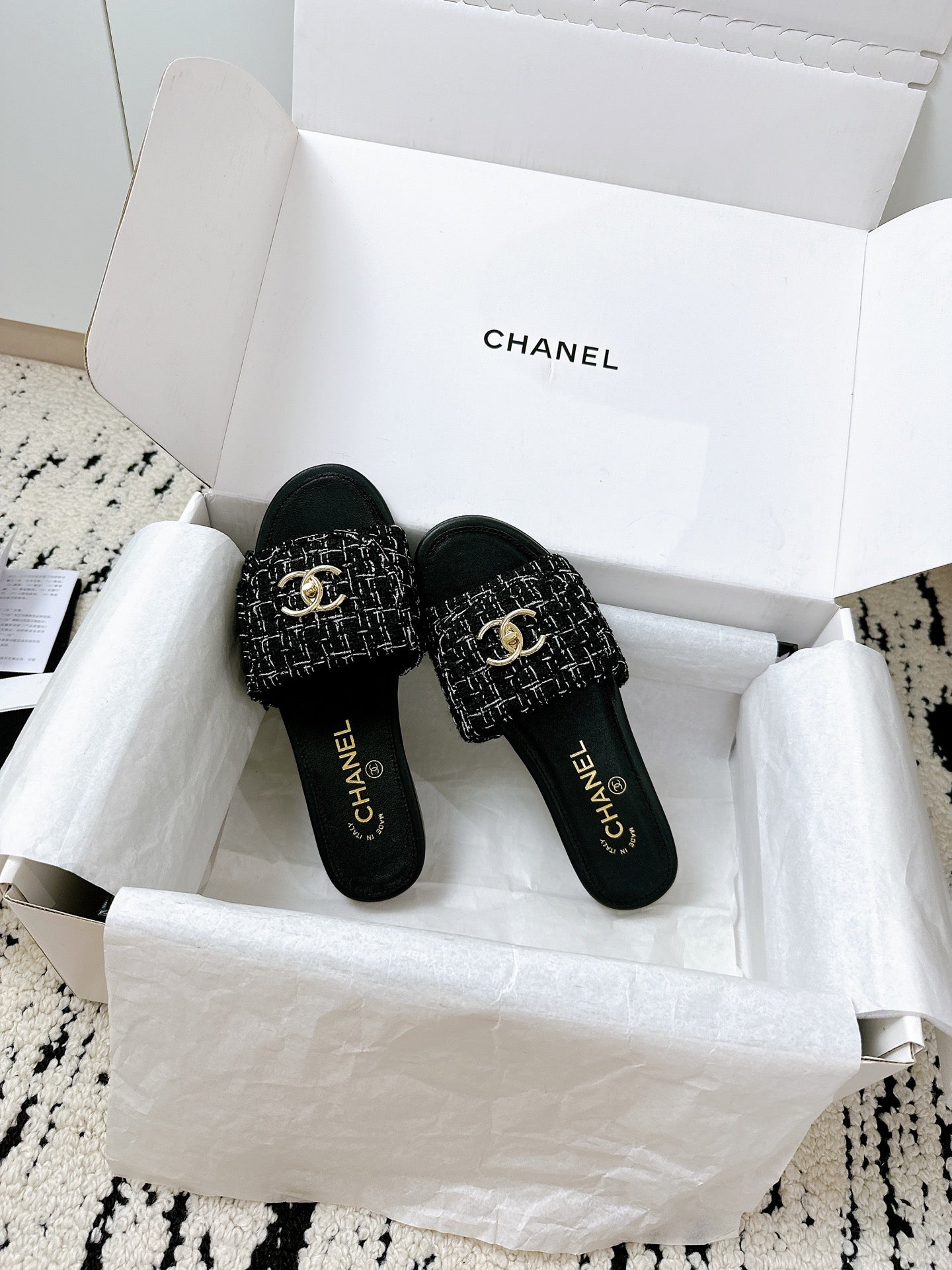 New luxury fashion Double C "logo" sandals