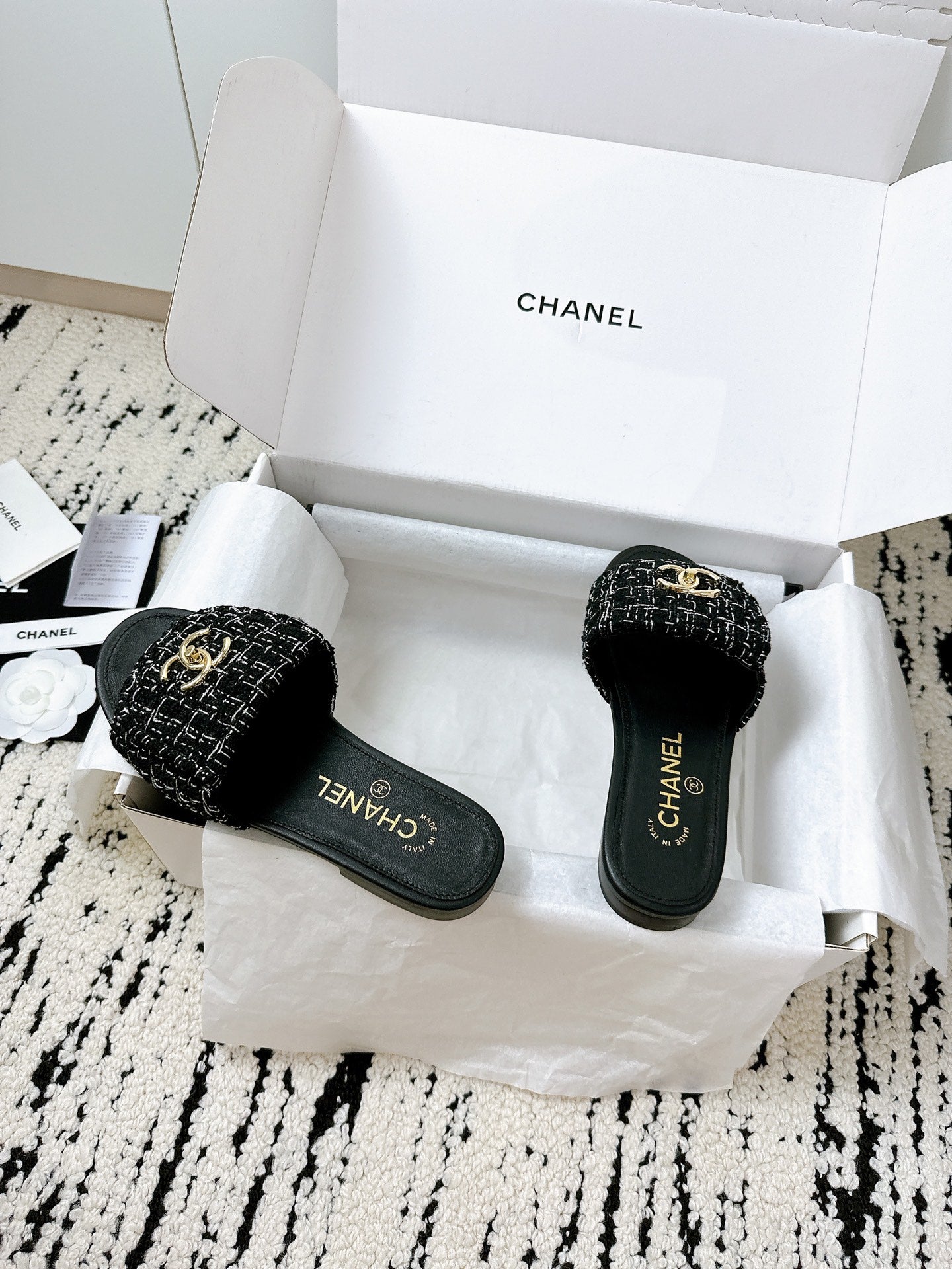 New luxury fashion Double C "logo" sandals