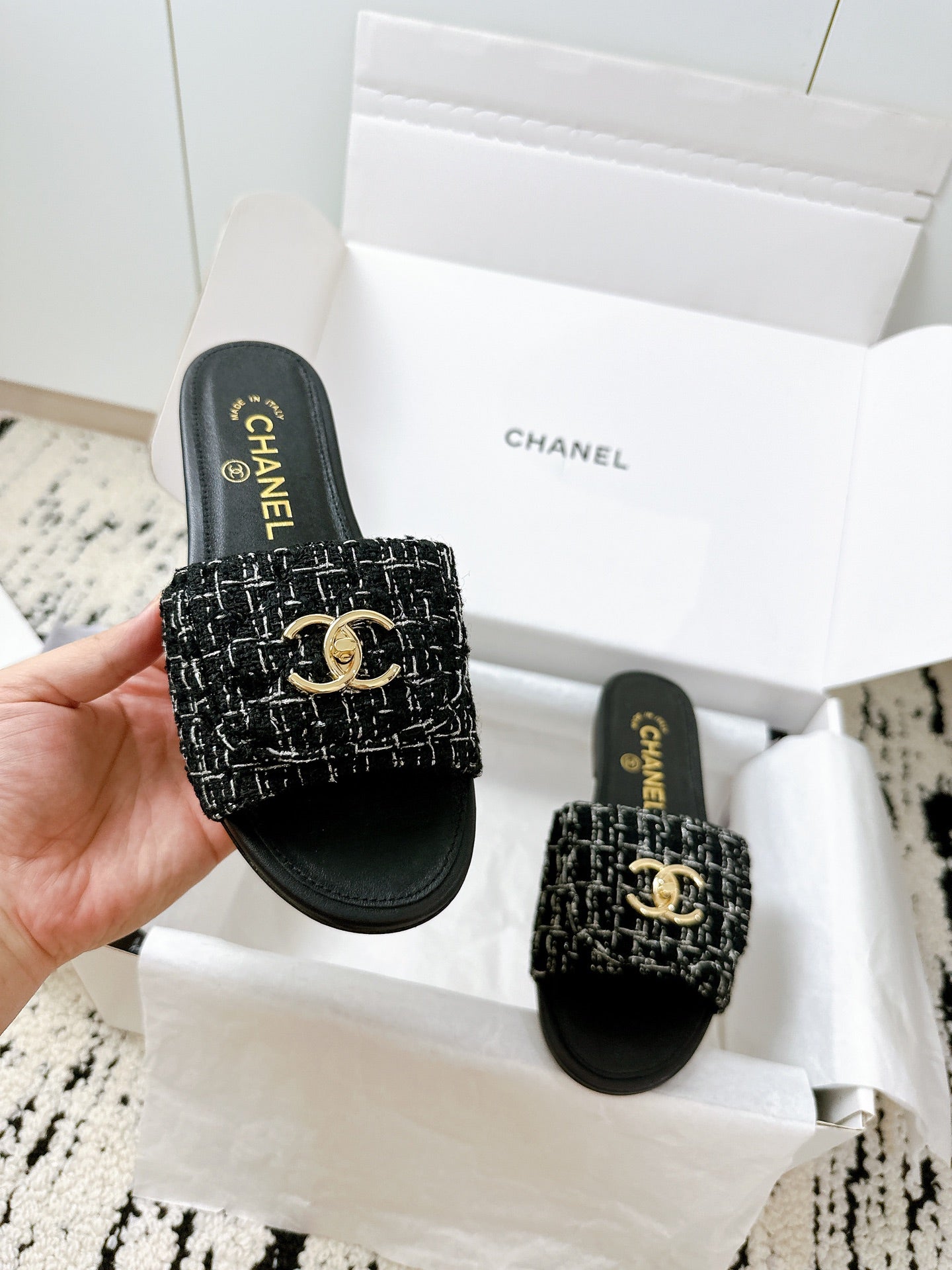 New luxury fashion Double C "logo" sandals