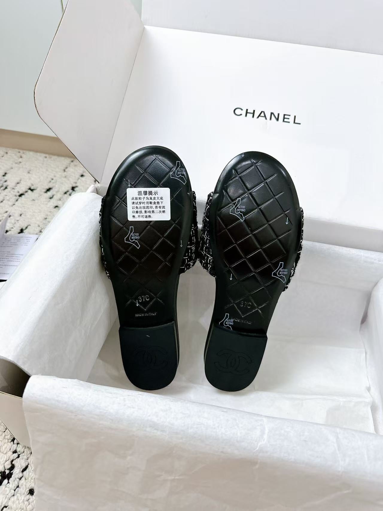 New luxury fashion Double C "logo" sandals