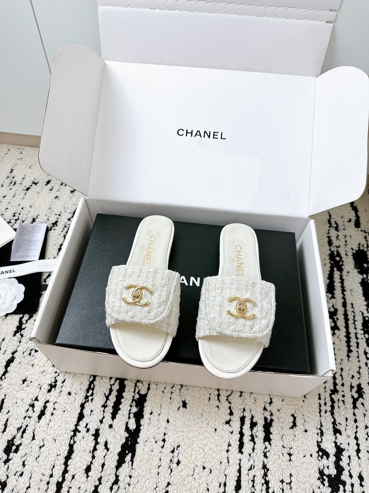 New luxury fashion Double C "logo" sandals