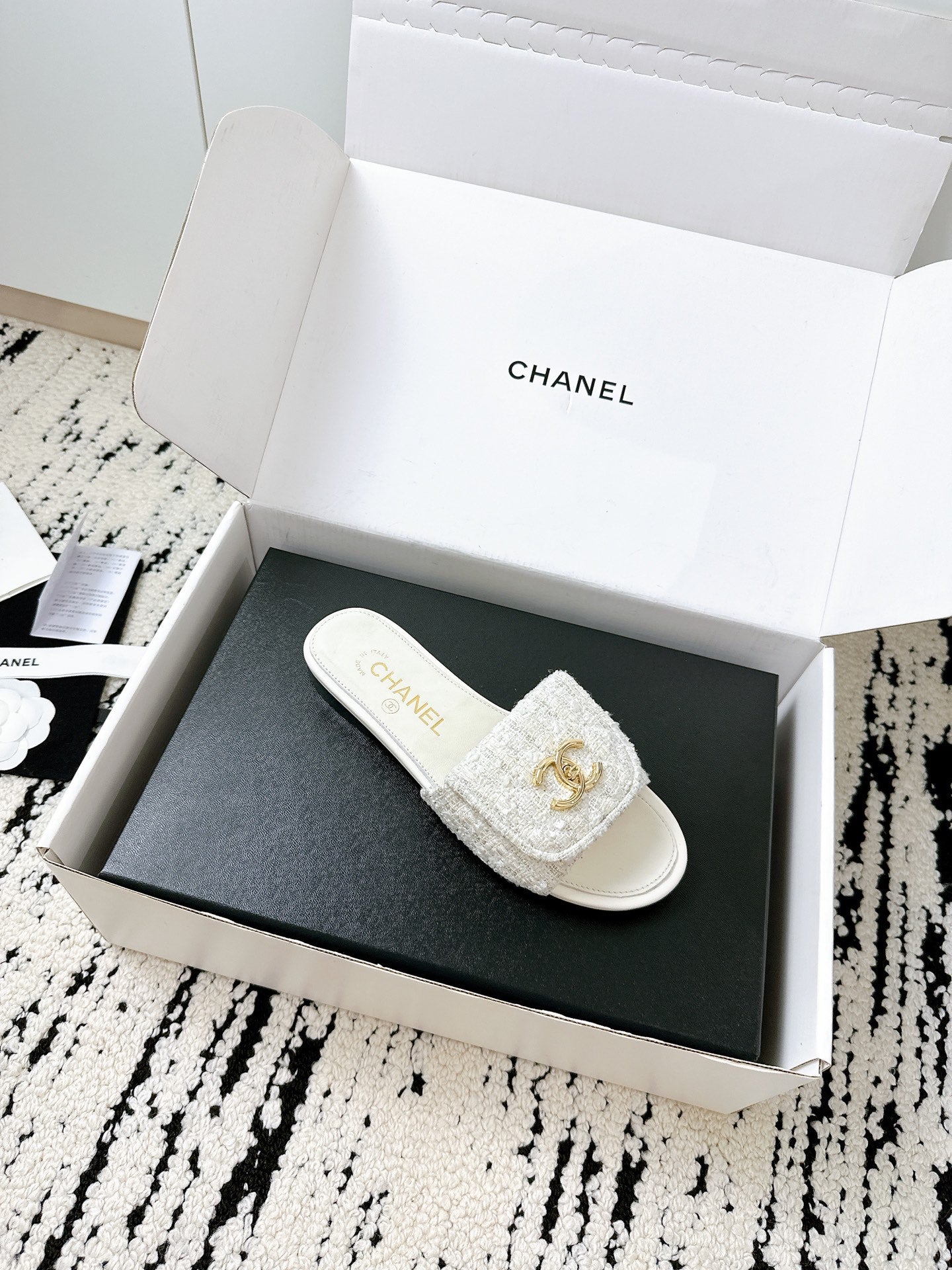 New luxury fashion Double C "logo" sandals