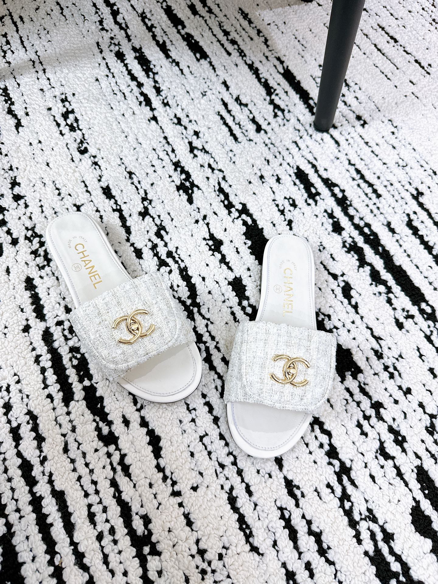 New luxury fashion Double C "logo" sandals