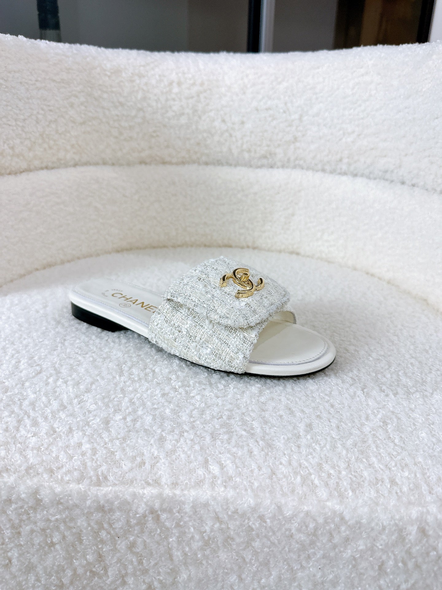 New luxury fashion Double C "logo" sandals