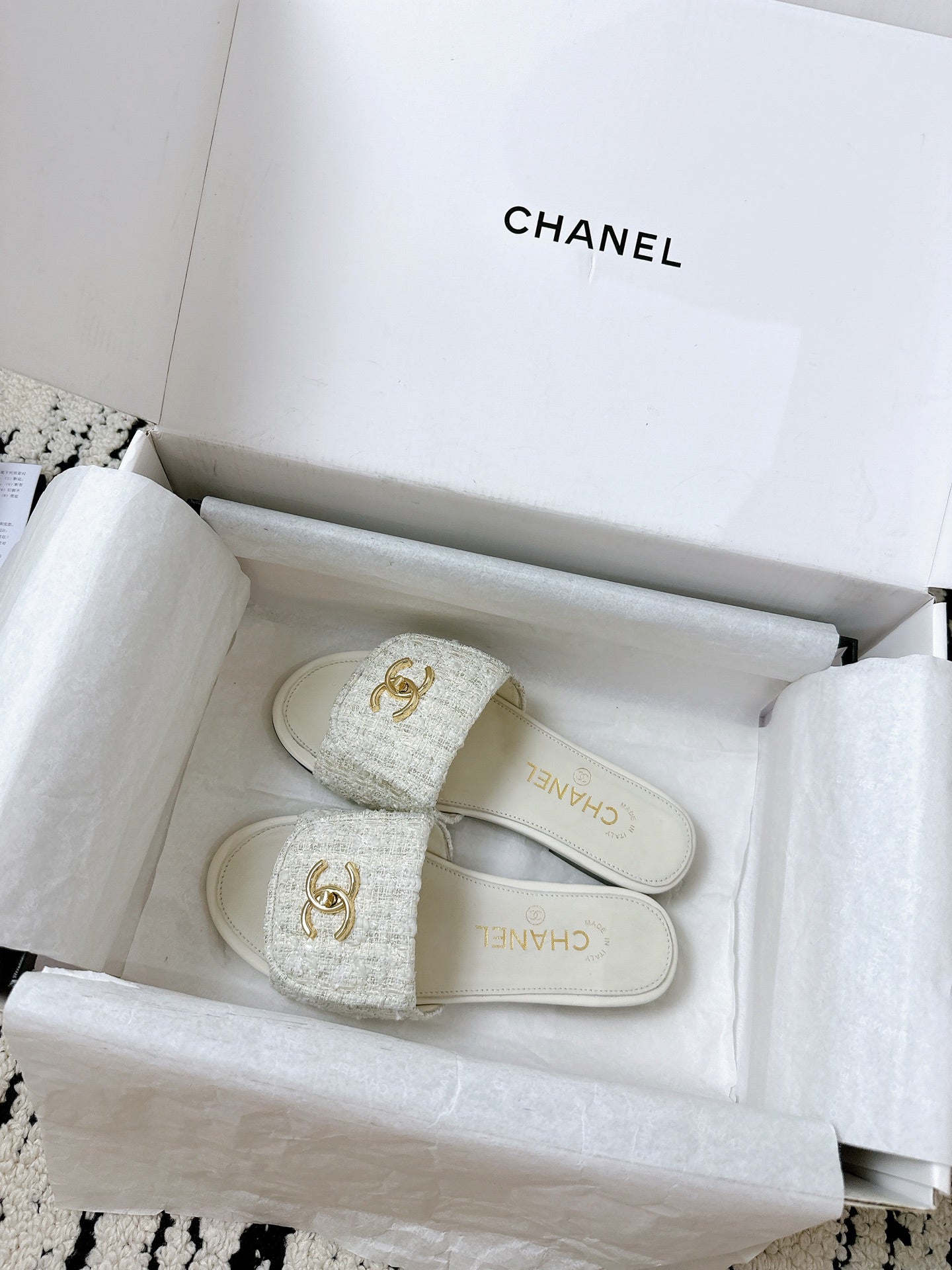 New luxury fashion Double C "logo" sandals