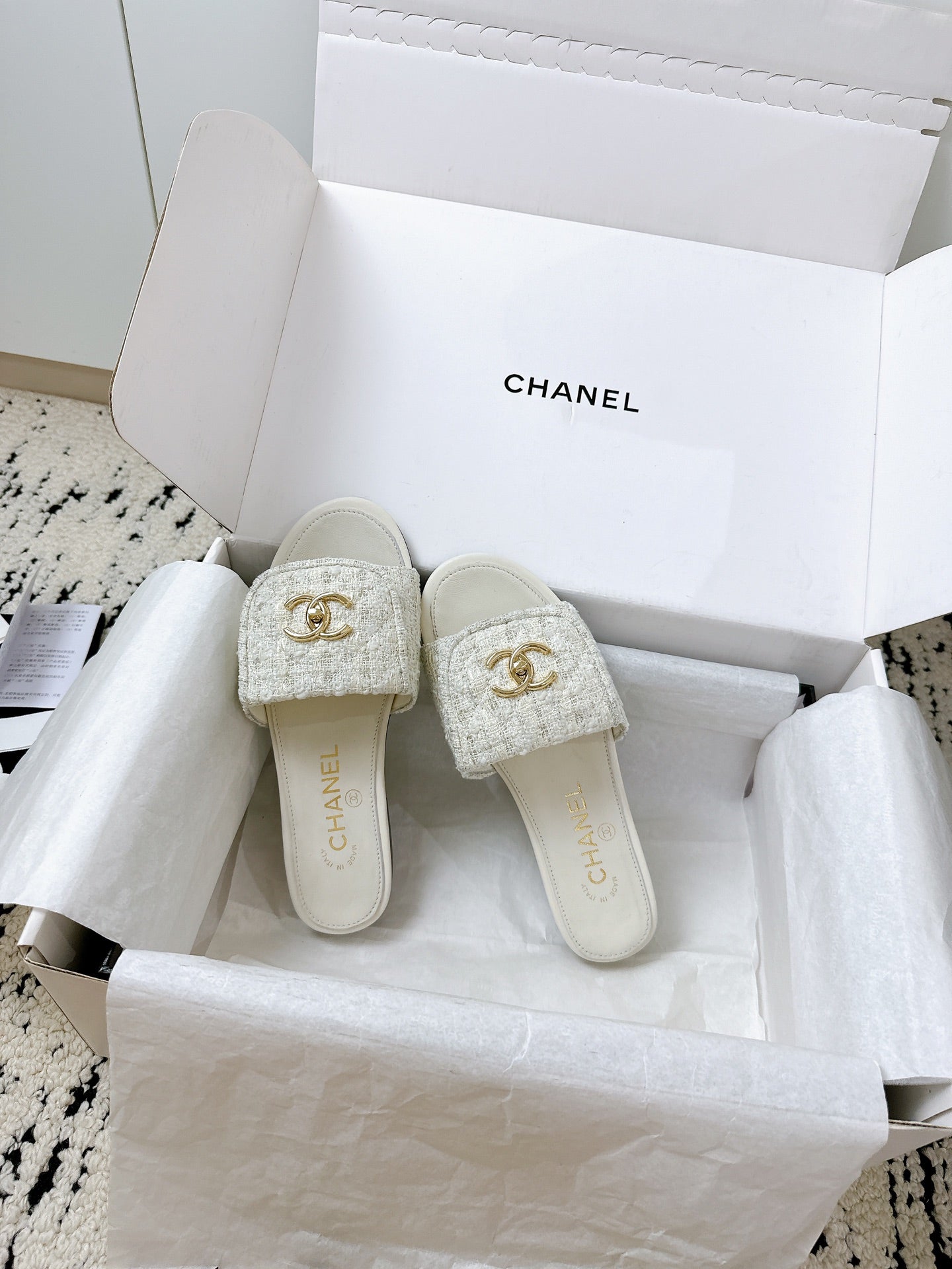 New luxury fashion Double C "logo" sandals