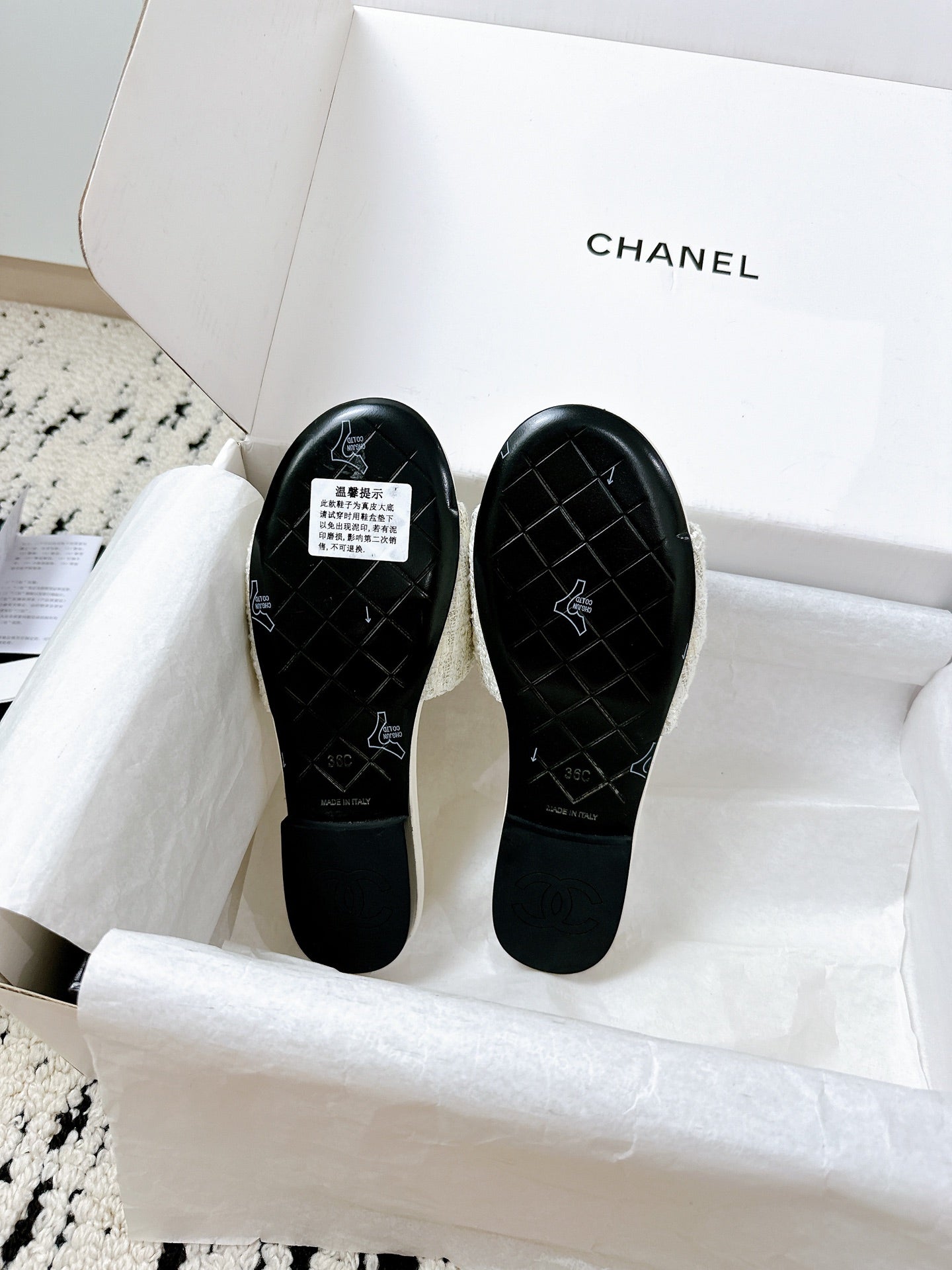New luxury fashion Double C "logo" sandals