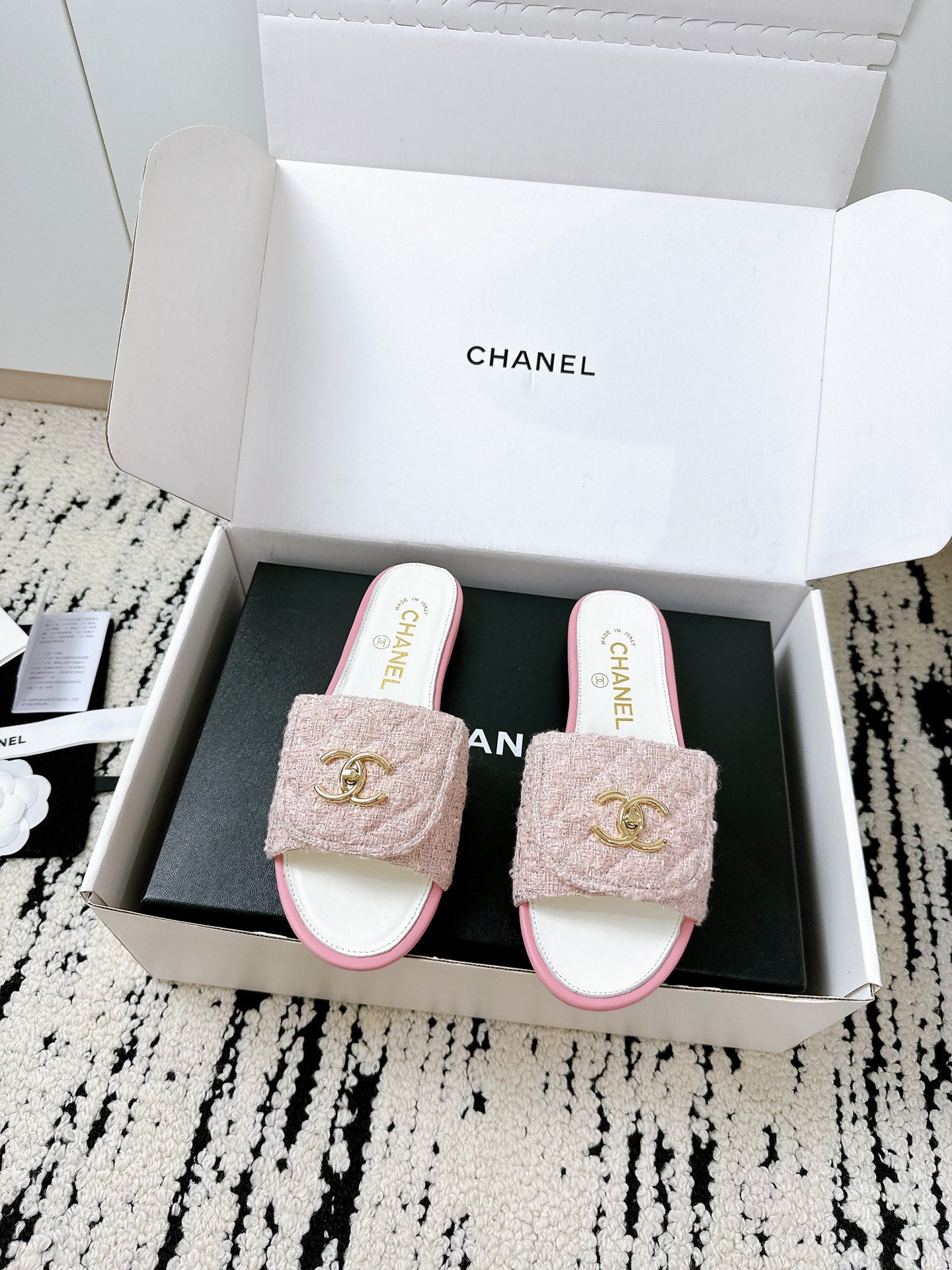 New luxury fashion Double C "logo" sandals