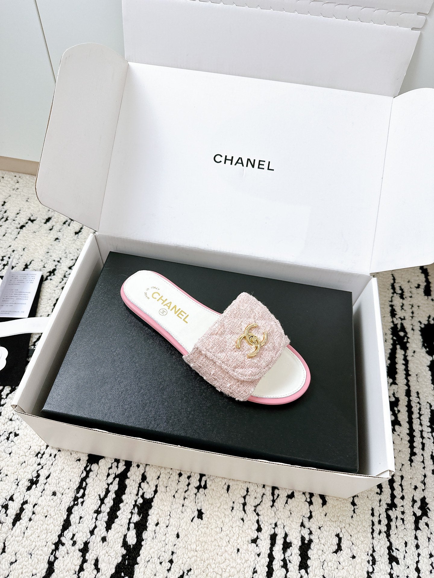 New luxury fashion Double C "logo" sandals
